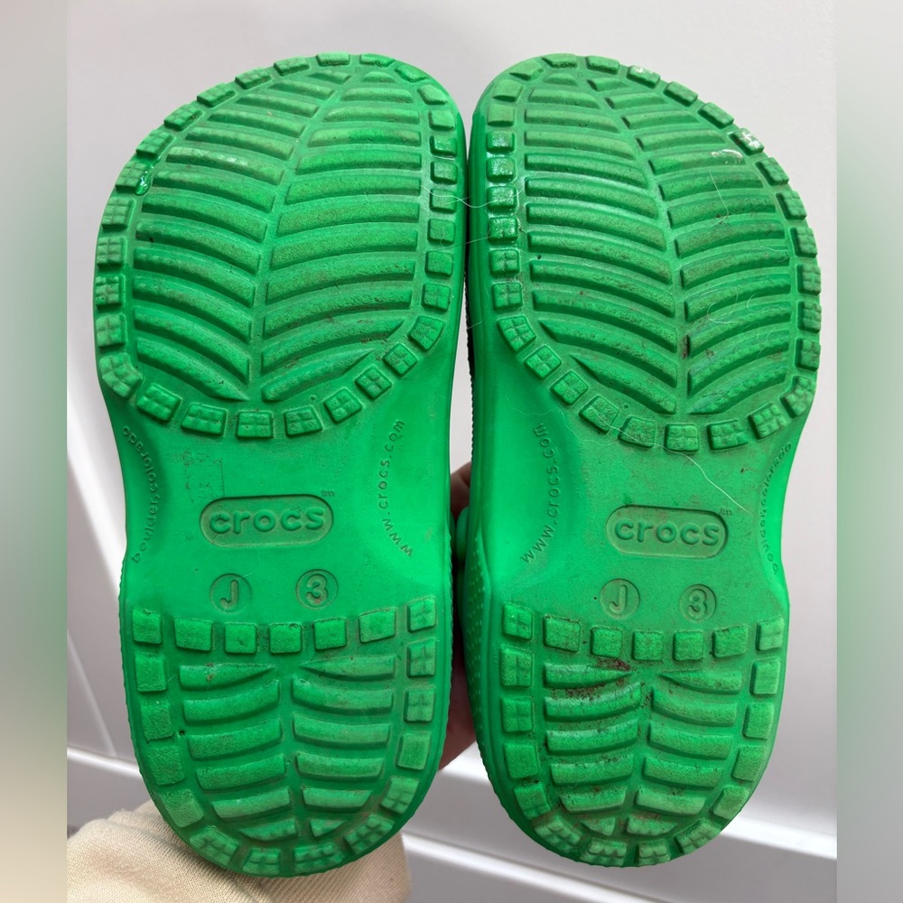 CROCS Green Waterproof Clogs Big Kids Size J3 - Picture 4 of 4